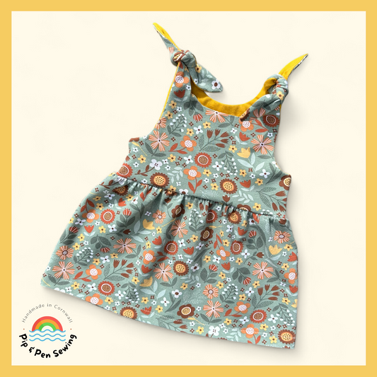 Pinafore dress